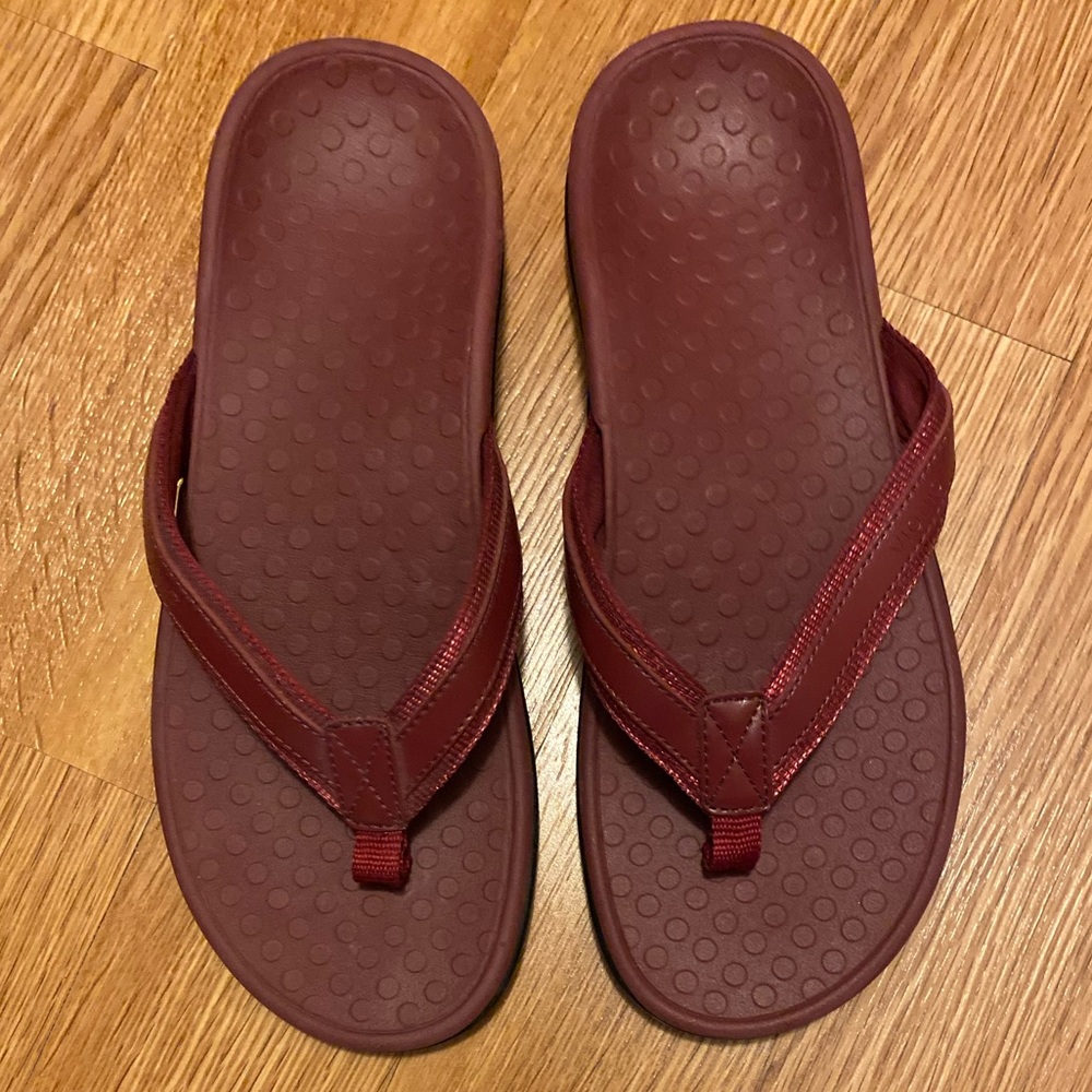 Vionic Size 9 Maroon Tide II Sandals NWOT